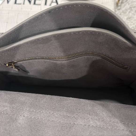 Ciao Ciao - Gray Leather Top-Handle Bag with Braided Accent - Size SM - Picture 9 of 10